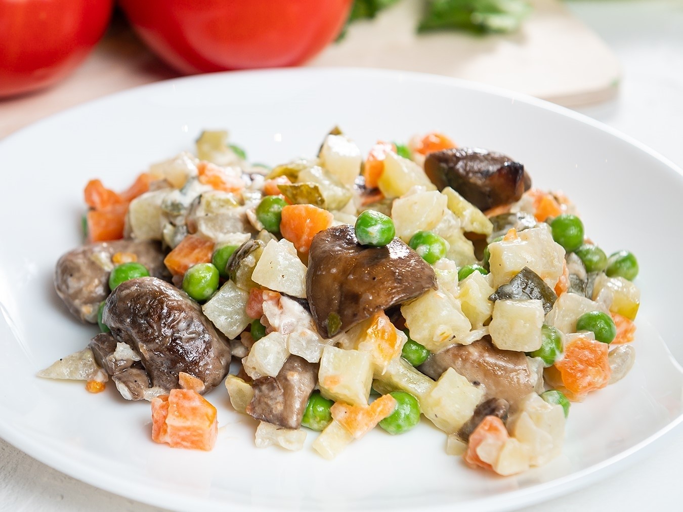 Салат Оливье с грибами