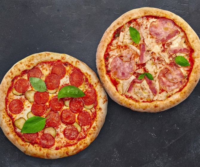 КОМБО 2 пиццы 23см: Пеперони по-деревенски+Бекон, курица,ветчина