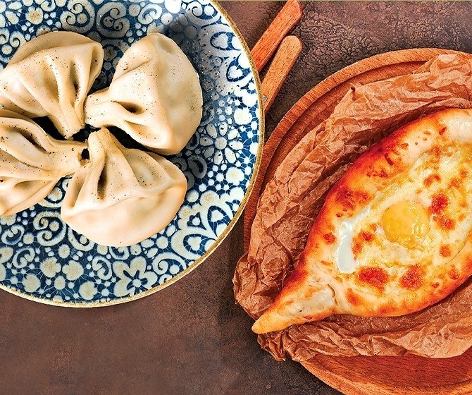 Комбо Бомба Хинкали с говядиной и свининой, Хачапури по-аджарски