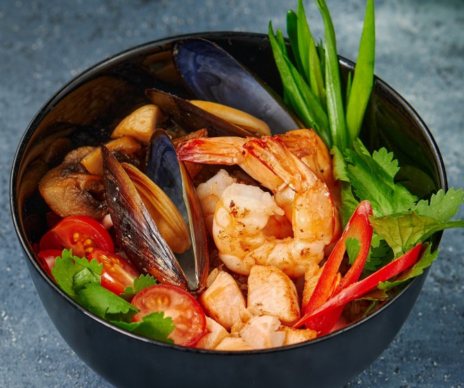 Горячий боул с морепродуктами