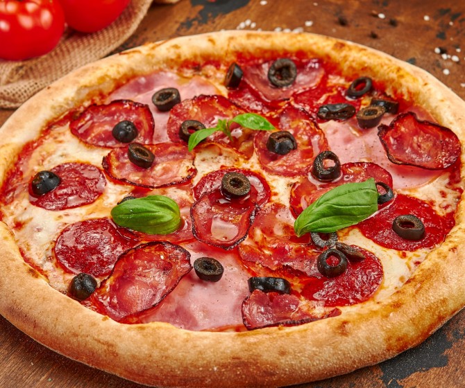 Пицца с Чоризо, пепперони и ветчиной 30 см