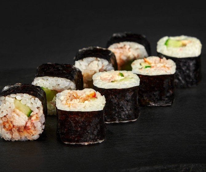 Маки с угрем