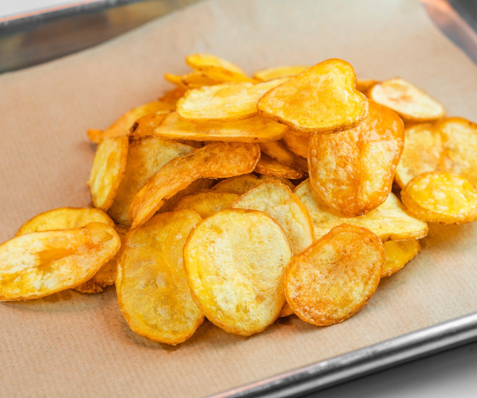 чипсы потато. картофель нарезать кружками. картофельные слайсы. нарезать картофель слайсами. картофельные слайсы.