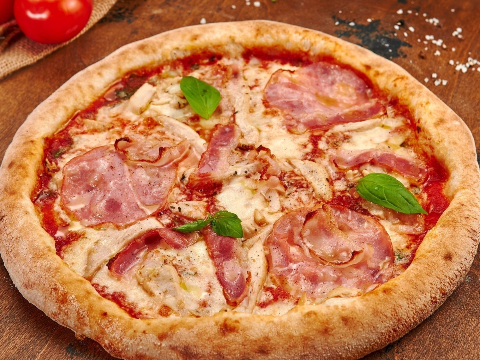 Пицца с беконом, курицей и ветчиной 30 см