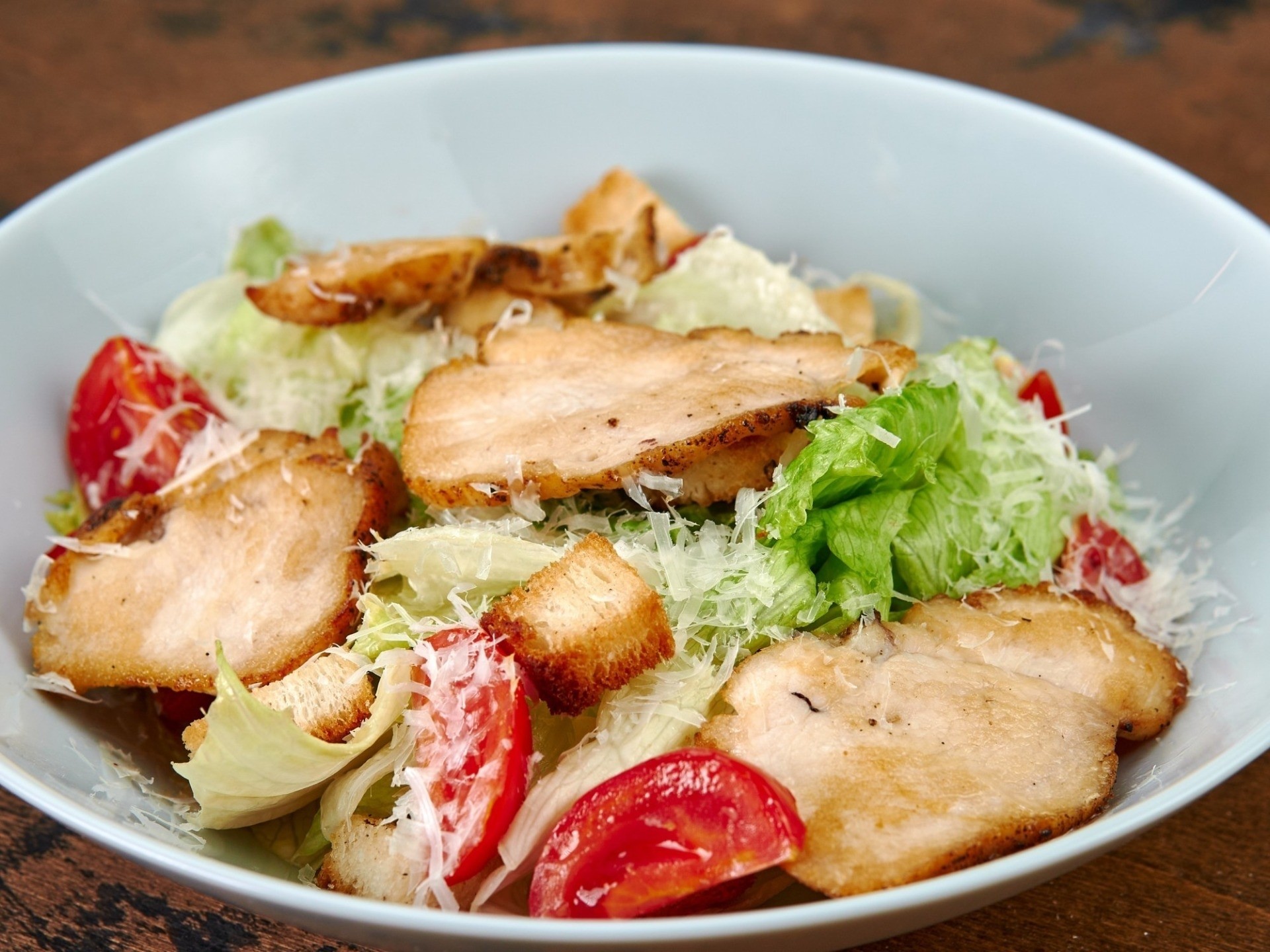 Салат Цезарь с курицей