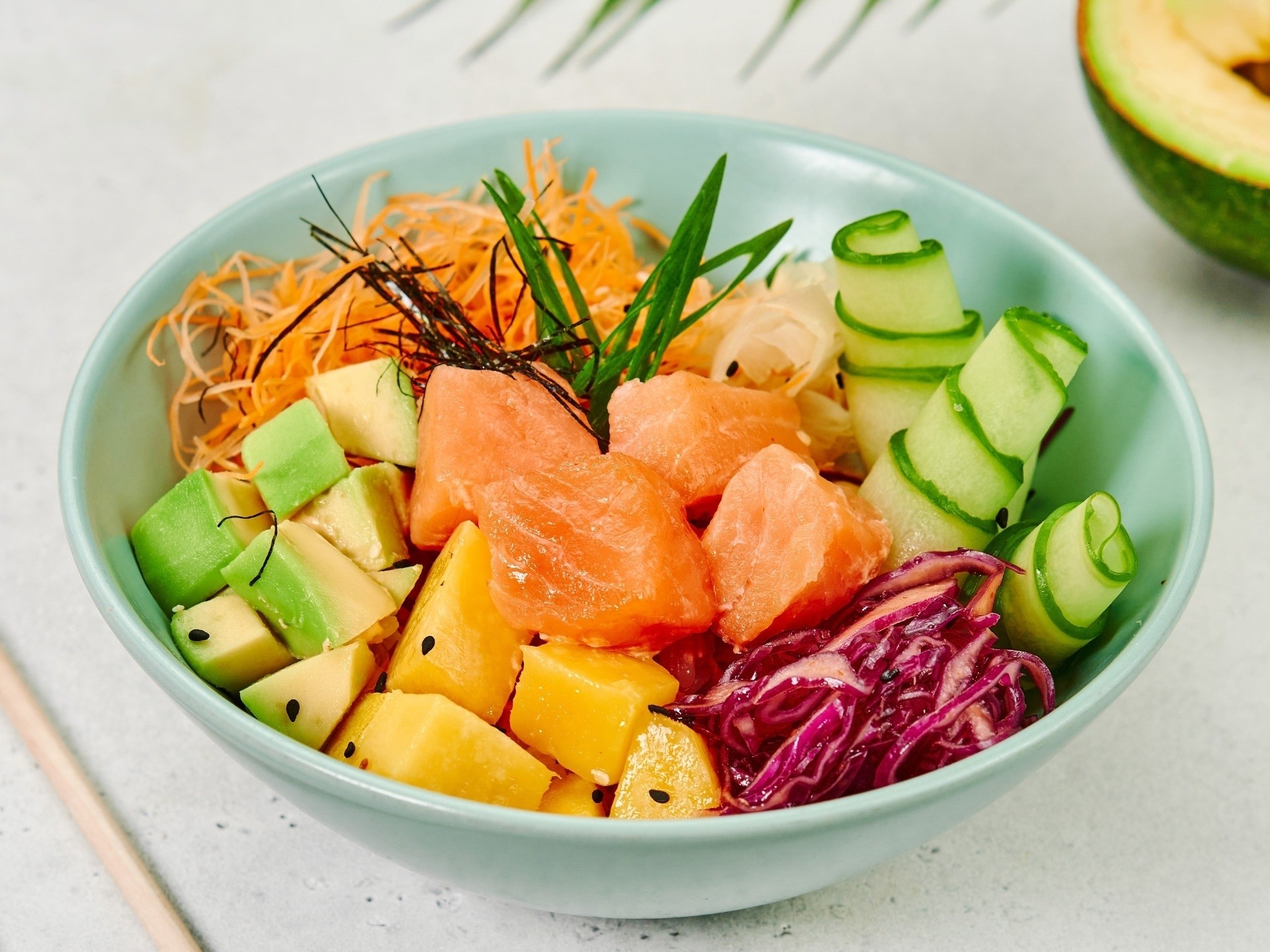 Поке острый лосось с манго BIG