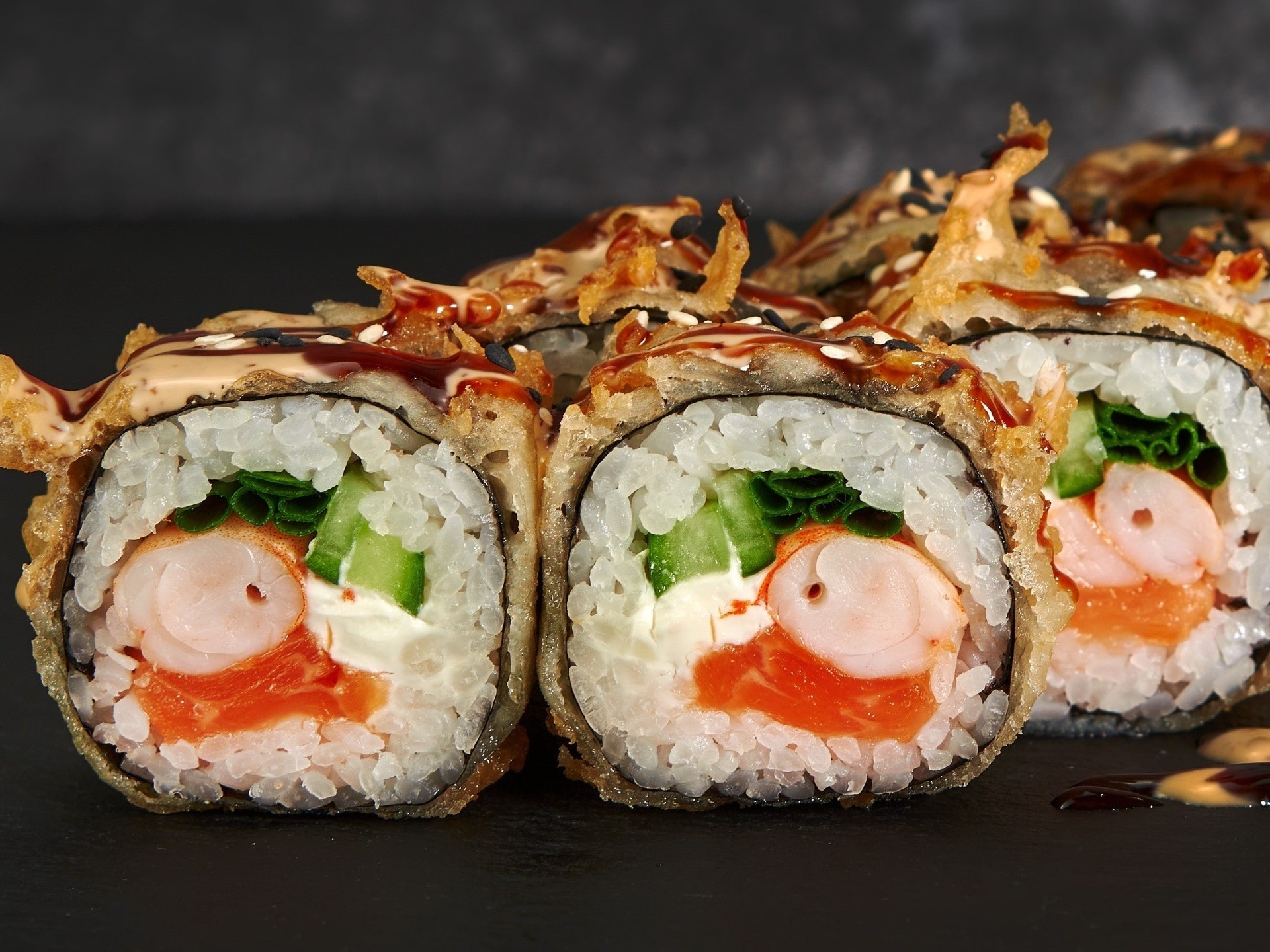 Темпура с лососем и креветкой